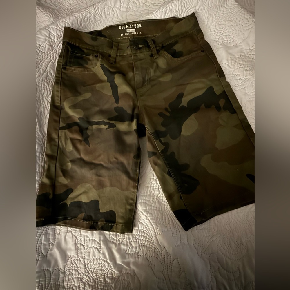 Signature by Levi Strauss Men's Green Camouflage Cargo Shorts